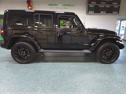 Used 2021 Jeep Wrangler Unlimited Sahara AWD/4WD image 7