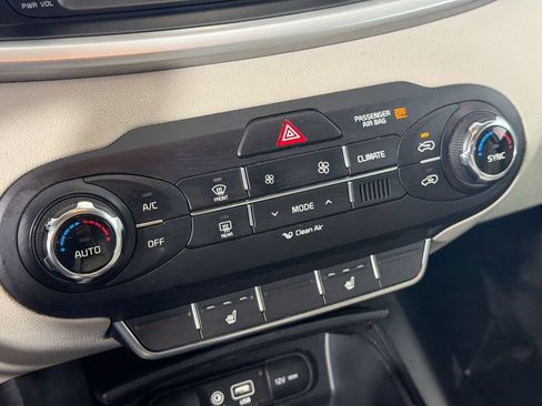 Used 2017 Kia Sorento FWD w/ LX Convenience Package image 17