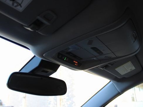 Used 2024 GMC Terrain SLT image 27