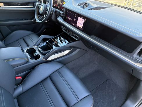 Certified 2026 Porsche Cayenne Turbo GT AWD/4WD image 17