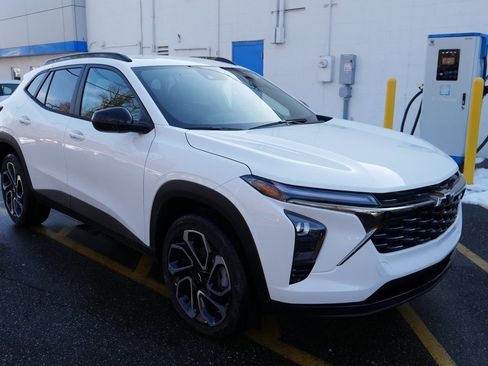 New 2026 Chevrolet Trax RS image 2