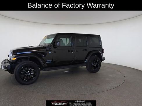 Used 2025 Jeep Wrangler Unlimited Sahara image 4