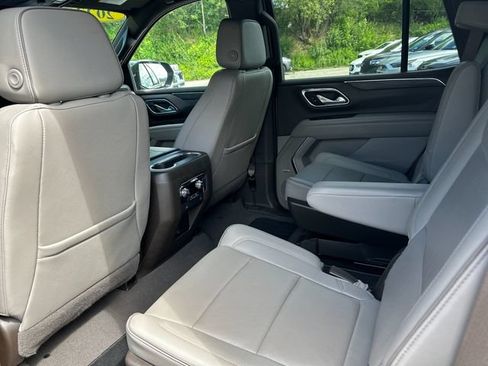 Used 2023 GMC Yukon SLT AWD/4WD image 14