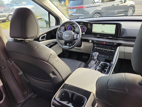 Certified 2024 Kia Carnival EX image 13