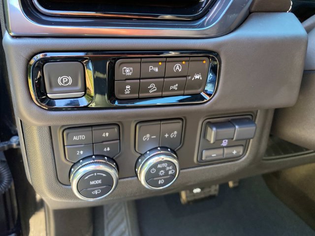 Used 2025 GMC Yukon AT4 Ultimate AWD/4WD image 18