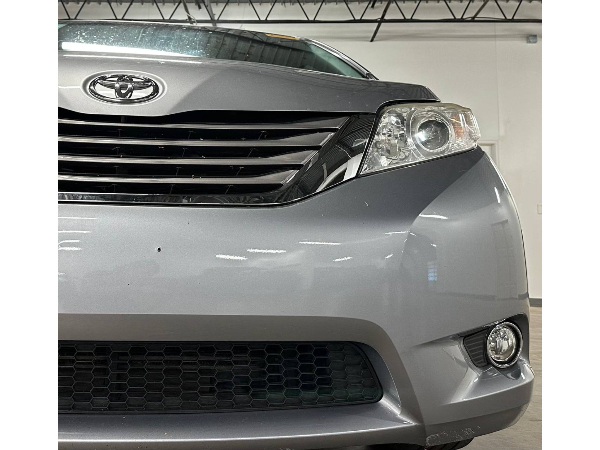 Used 2017 Toyota Sienna XLE w/ XLE Navigation Package FWD image 5