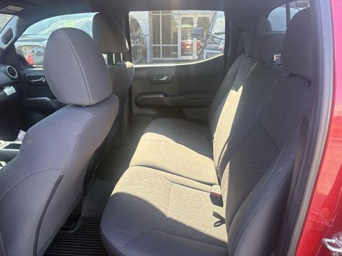 Used 2018 Toyota Tacoma TRD Sport image 16