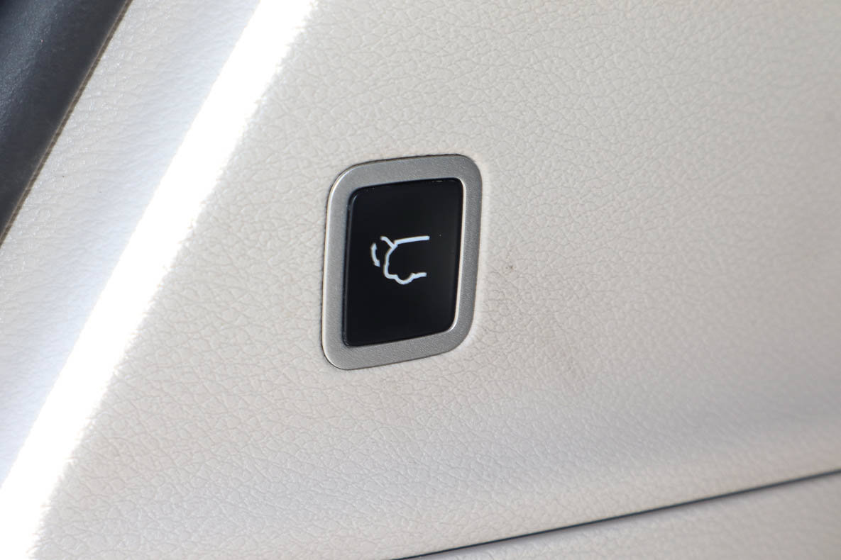 Used 2024 Chrysler Pacifica Limited FWD image 21