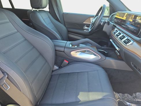 Certified 2025 Mercedes-Benz GLS 450 4MATIC image 10