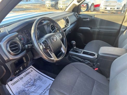 Used 2016 Toyota Tacoma TRD Sport image 7