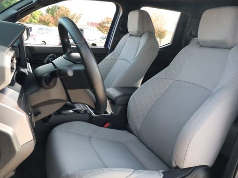 Used 2025 Toyota Tacoma SR5 AWD/4WD image 28