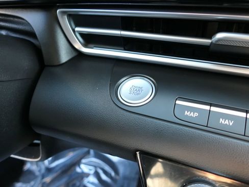 Used 2022 Hyundai Elantra Limited w/ Preferred Accessory Package image 16