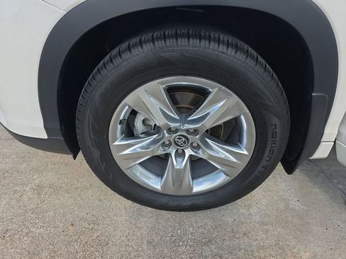 Used 2019 Toyota Highlander Limited AWD/4WD image 23