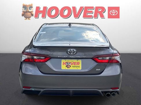 Used 2023 Toyota Camry SE image 3