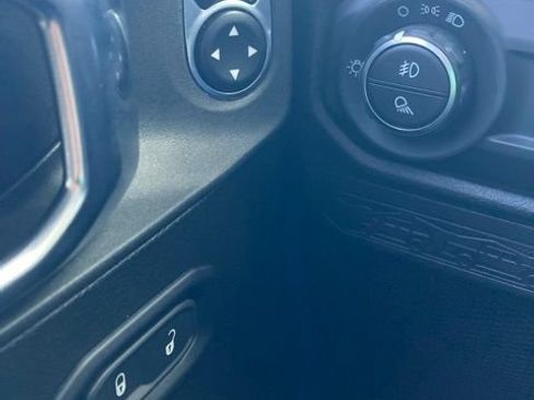 Used 2025 Jeep Gladiator Sport AWD/4WD image 27