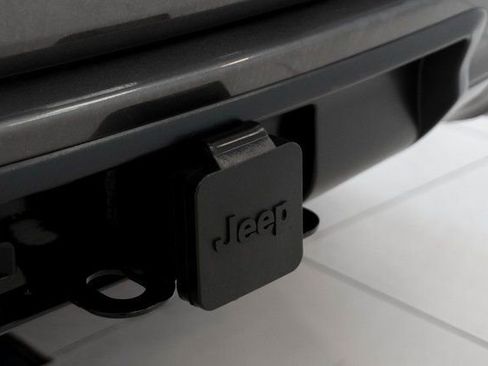 Used 2017 Jeep Grand Cherokee Overland image 13