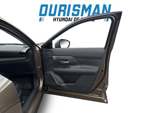 Used 2025 Nissan Kicks SR image 16