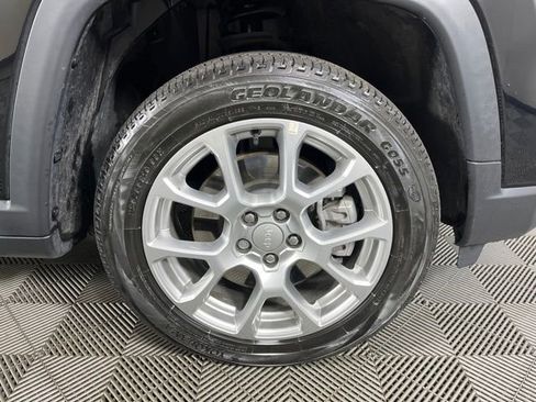 Used 2023 Jeep Compass Latitude image 12