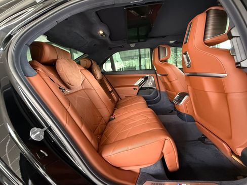 Used 2024 BMW 760i xDrive image 34