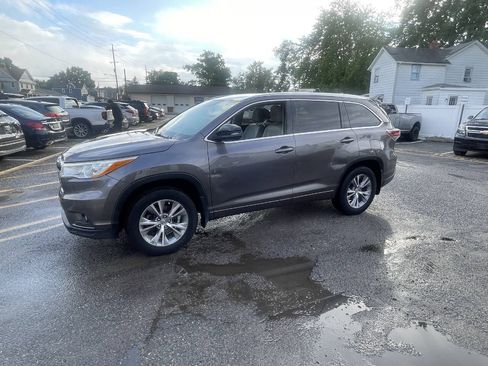 Used 2014 Toyota Highlander XLE AWD/4WD image 4