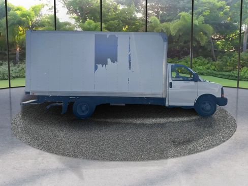 Used 2015 Chevrolet Express 3500 Extended RWD image 4