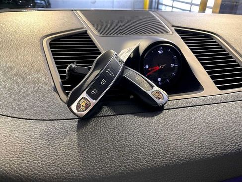 Certified 2022 Porsche Cayenne AWD/4WD image 21