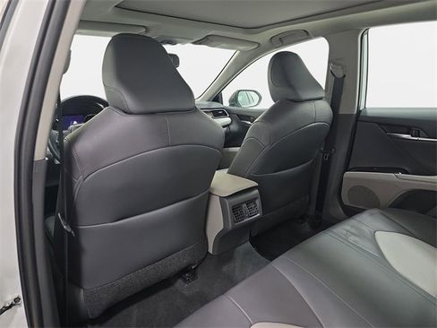 Used 2020 Toyota Camry XLE image 12