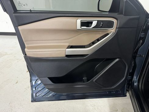 Used 2023 Ford Explorer XLT AWD/4WD image 19