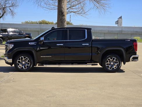 Used 2023 GMC Sierra 1500 SLT AWD/4WD image 4