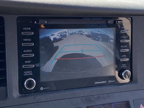 Used 2019 Toyota Sienna LE w/ Carpet Mat Package FWD image 7