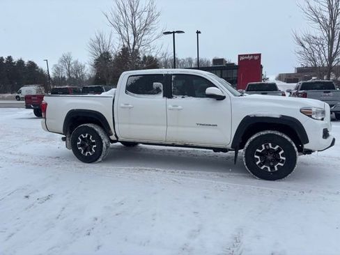 Used 2017 Toyota Tacoma SR5 image 4
