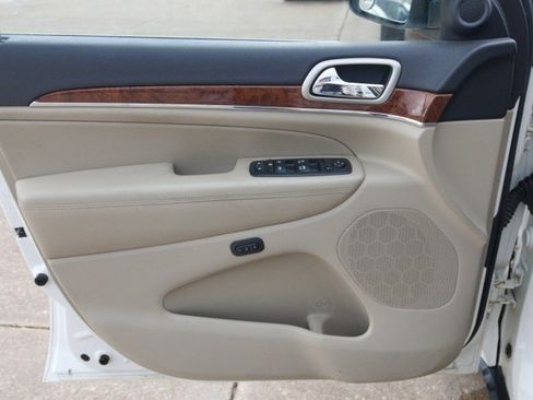 Used 2012 Jeep Grand Cherokee Limited w/ Luxury Group II AWD/4WD image 12