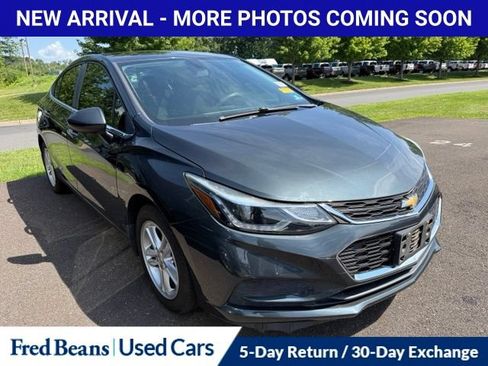Used 2018 Chevrolet Cruze LT w/ Convenience Package FWD image 1