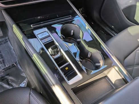 Certified 2024 Volkswagen Atlas Cross Sport SE w/ Panoramic Sunroof Package image 22