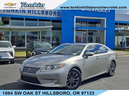 Used 2015 Lexus ES 300h w/ Navigation System Package FWD image 1