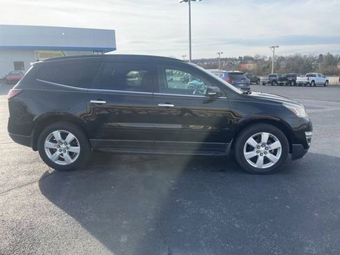 Used 2016 Chevrolet Traverse LT w/ Style and Technology Package image 4