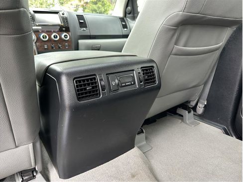 Used 2010 Toyota Tundra Limited AWD/4WD image 18