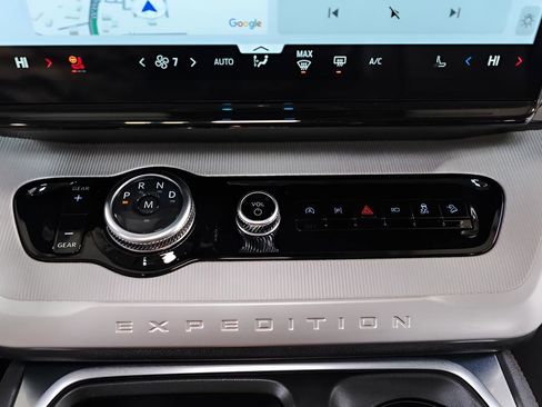 Used 2025 Ford Expedition Active image 18