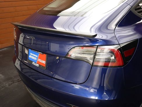 Used 2018 Tesla Model 3 Long Range image 15