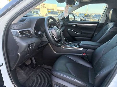 Certified 2024 Toyota Highlander Platinum AWD/4WD image 26