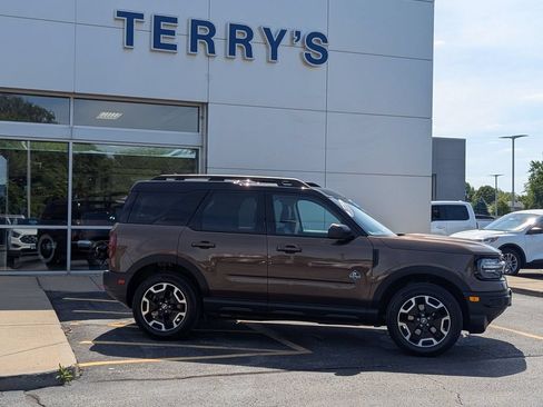 Used 2022 Ford Bronco Sport Outer Banks w/ Tech Package AWD/4WD image 2