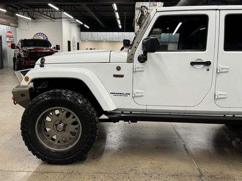 Used 2017 Jeep Wrangler Unlimited Sahara image 5
