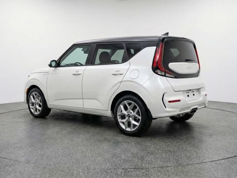 Used 2025 Kia Soul LX w/ LX Technology Package image 6