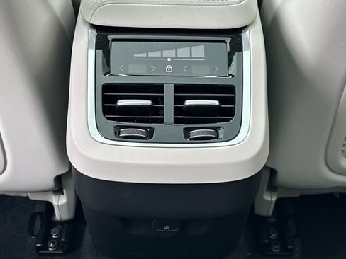 New 2025 Volvo XC60 B5 Ultra w/ Protection Package Premier image 13