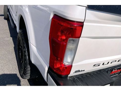 Used 2019 Ford F250 Lariat w/ Lariat Ultimate Package AWD/4WD image 30