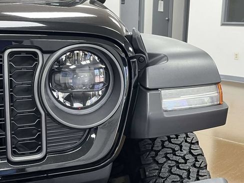 Used 2024 Jeep Wrangler Unlimited Rubicon AWD/4WD image 10