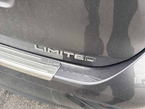 Used 2021 Toyota Highlander Limited image 6