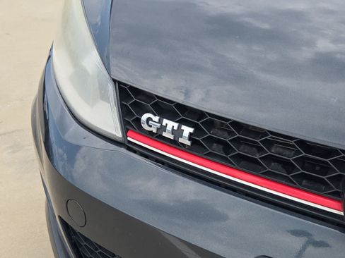 Used 2015 Volkswagen GTI SE FWD image 11