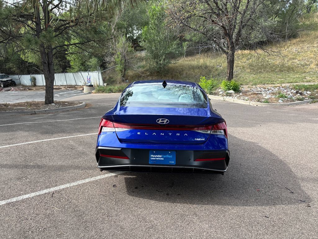 Certified 2024 Hyundai Elantra Limited FWD image 9