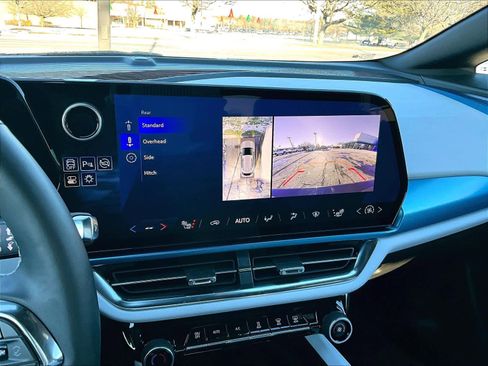 Used 2025 Chevrolet Equinox EV LT image 18